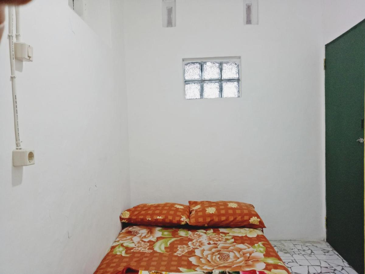 Bed and Breakfast Griya Backpacker Pak Yon Маланг Екстер'єр фото