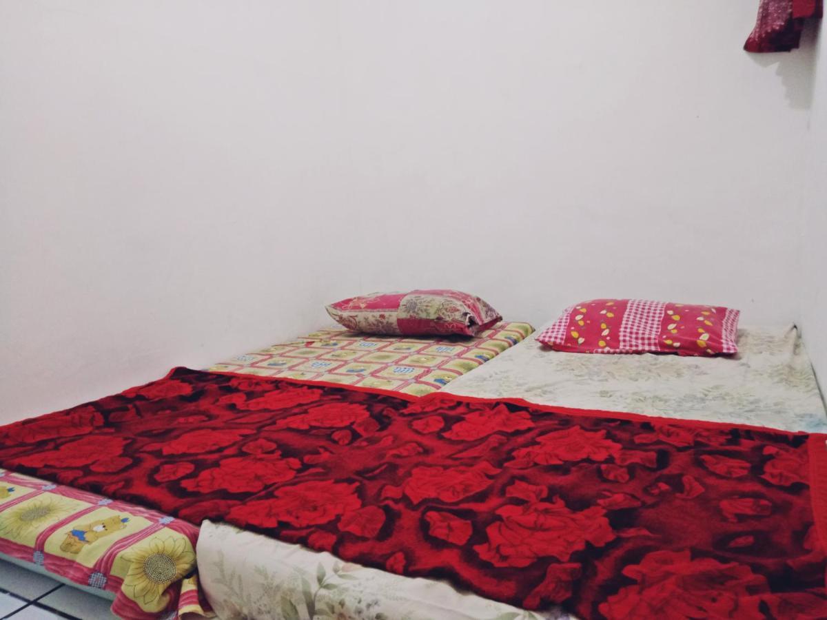 Bed and Breakfast Griya Backpacker Pak Yon Маланг Екстер'єр фото
